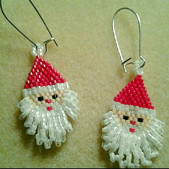 "Santa" reversible beaded earrings - Picture 3 of 3